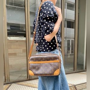 Authentic Louis Vuitton Monogram Trocadero 30 Shoulder Bag MB0987